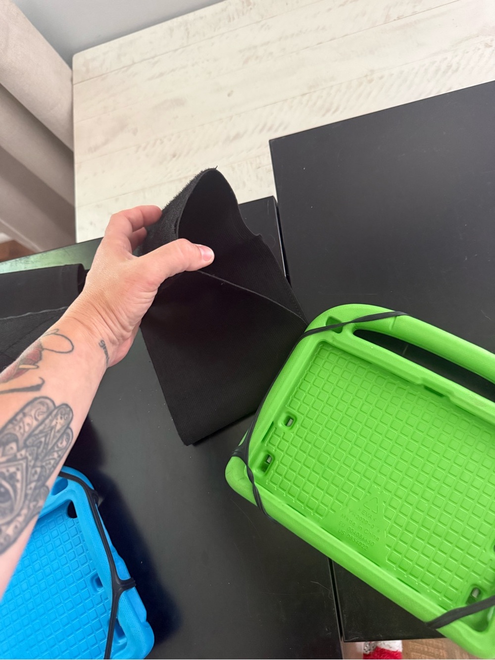 Tablet Protective Silicone Case with Built-In Strap for headrest  - Green